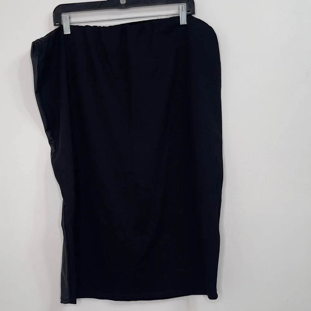 Fashion to Figure Faux Leather Pencil Skirt in Size 2 - Picture 2 of 3